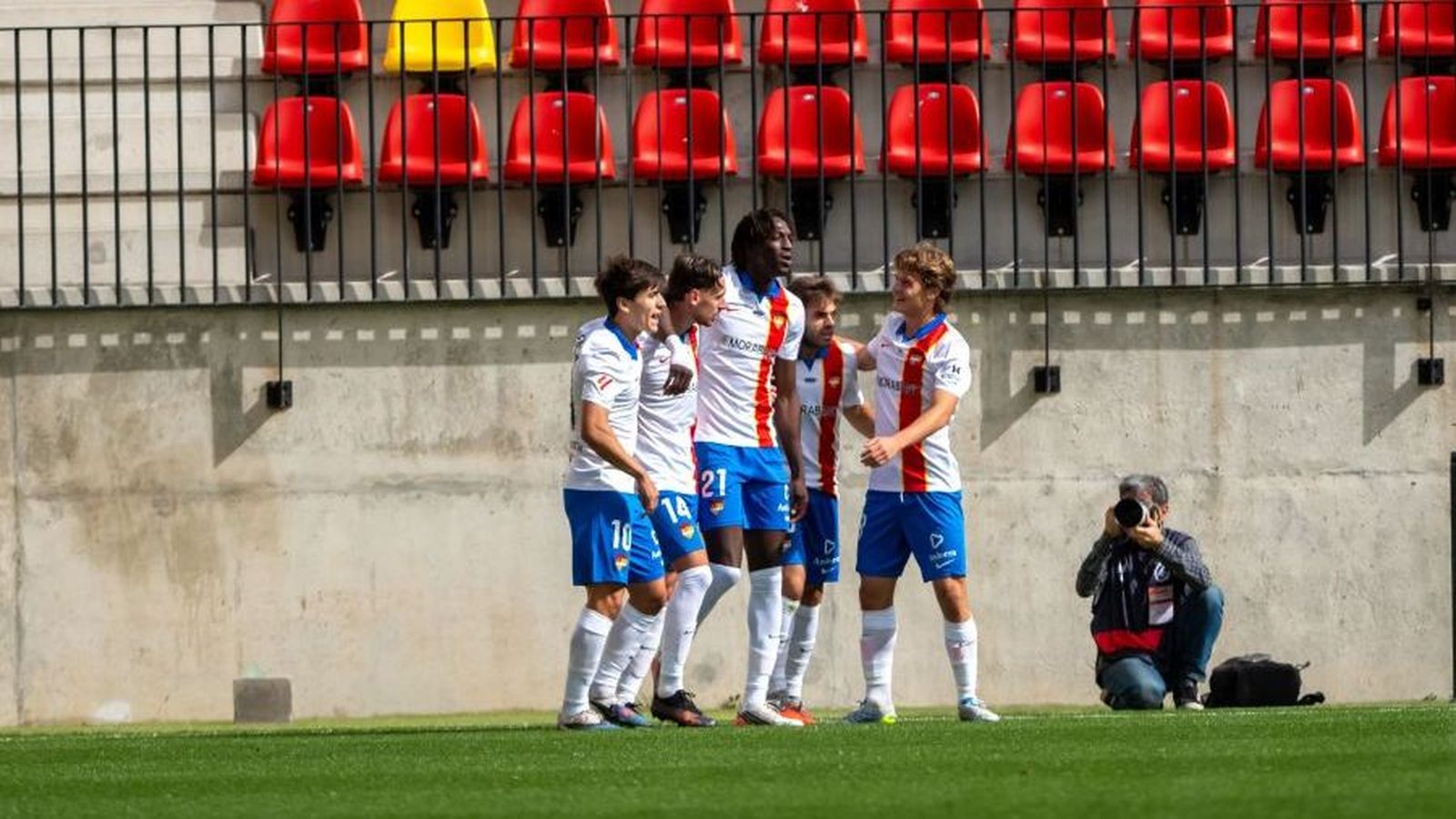 Els jugadors de l'Andorra celebren el gol