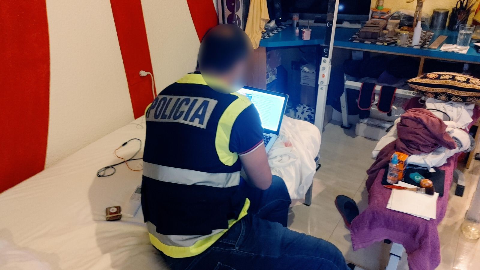 Registre de la Policia Nacional en el domicili de l'acusat