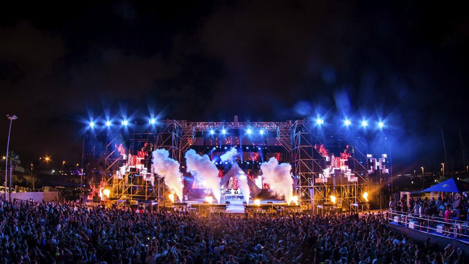 L'escenari de la Marina sud durant una de les actuacions del Marenostrum Xperience 2018