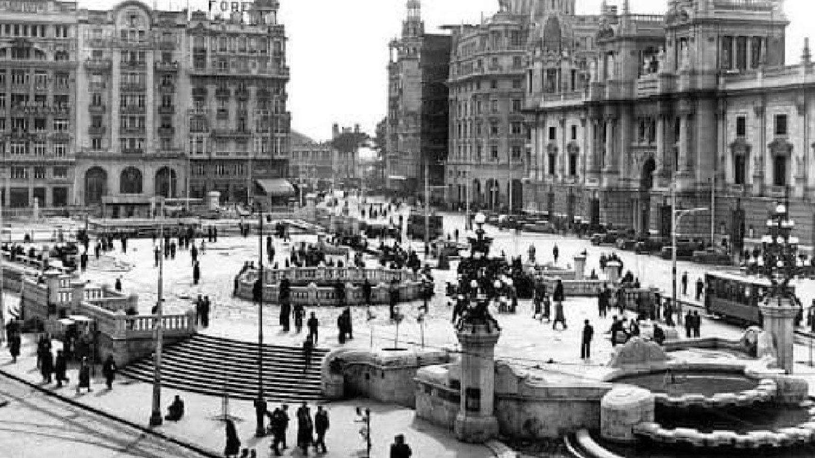 Imatge de portada: Plaça de l'Ajuntament de València (1933-1963)