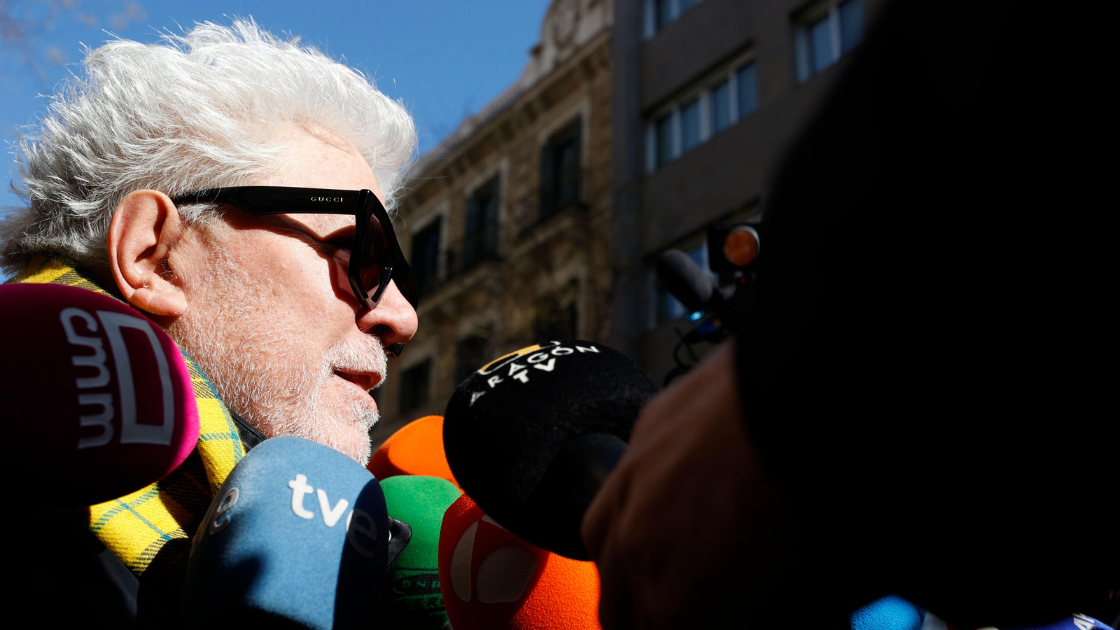 El cineasta Pedro Almodóvar ha sigut el primer en acudir a la capella ardent