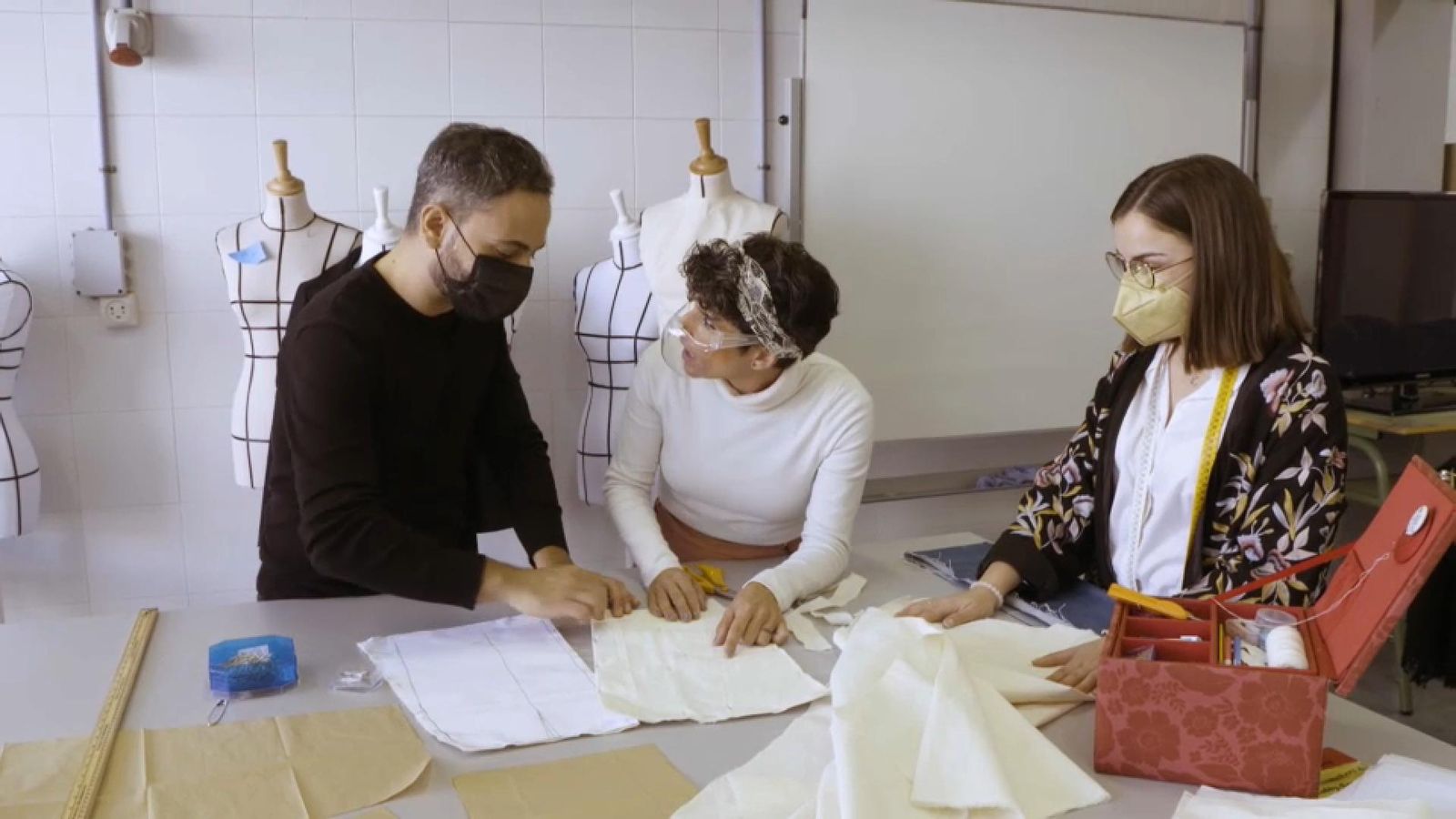 Trau la llengua | Les paraules embotides