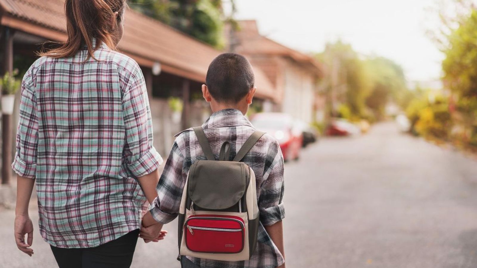 VÍDEO | Un xiquet amb autisme sever es queda sense excursió perquè el col·legi no podia garantir-li un professional de suport