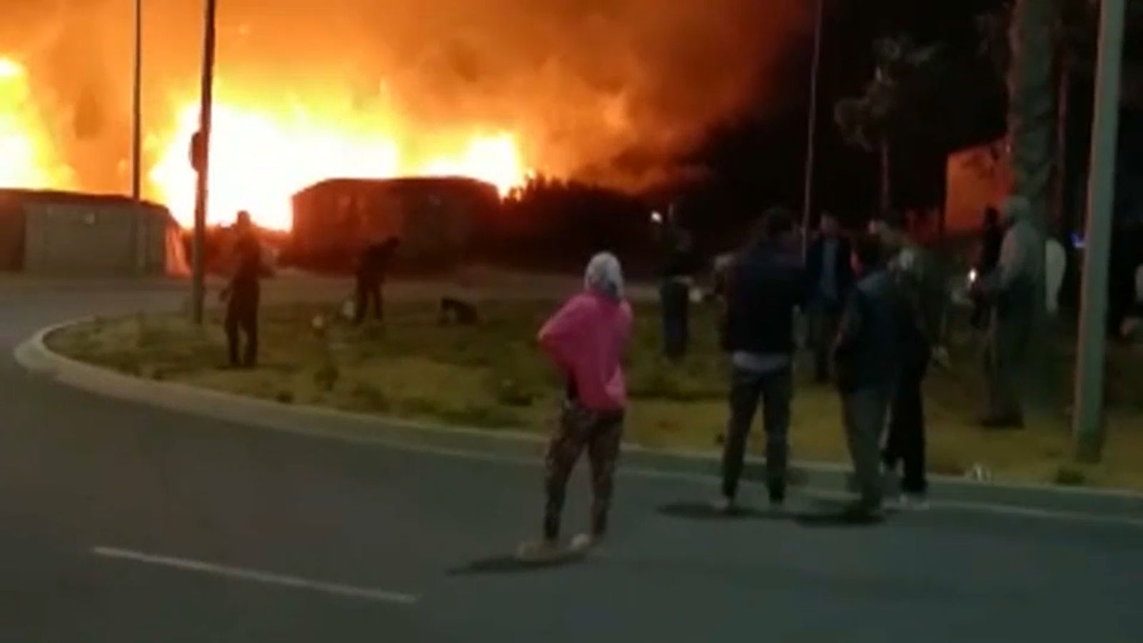 Evacuen 145 immigrants d\'un nucli de xaboles de Lepe arrasat pel foc