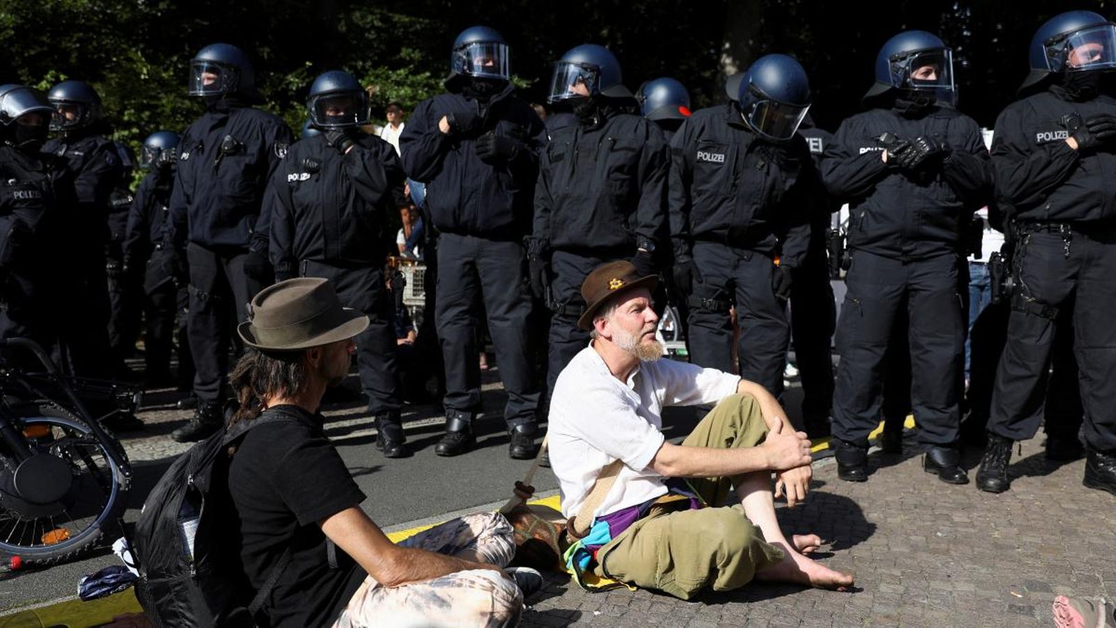 Manifestants a Berlín protesten per les mesures contra la Covid-19