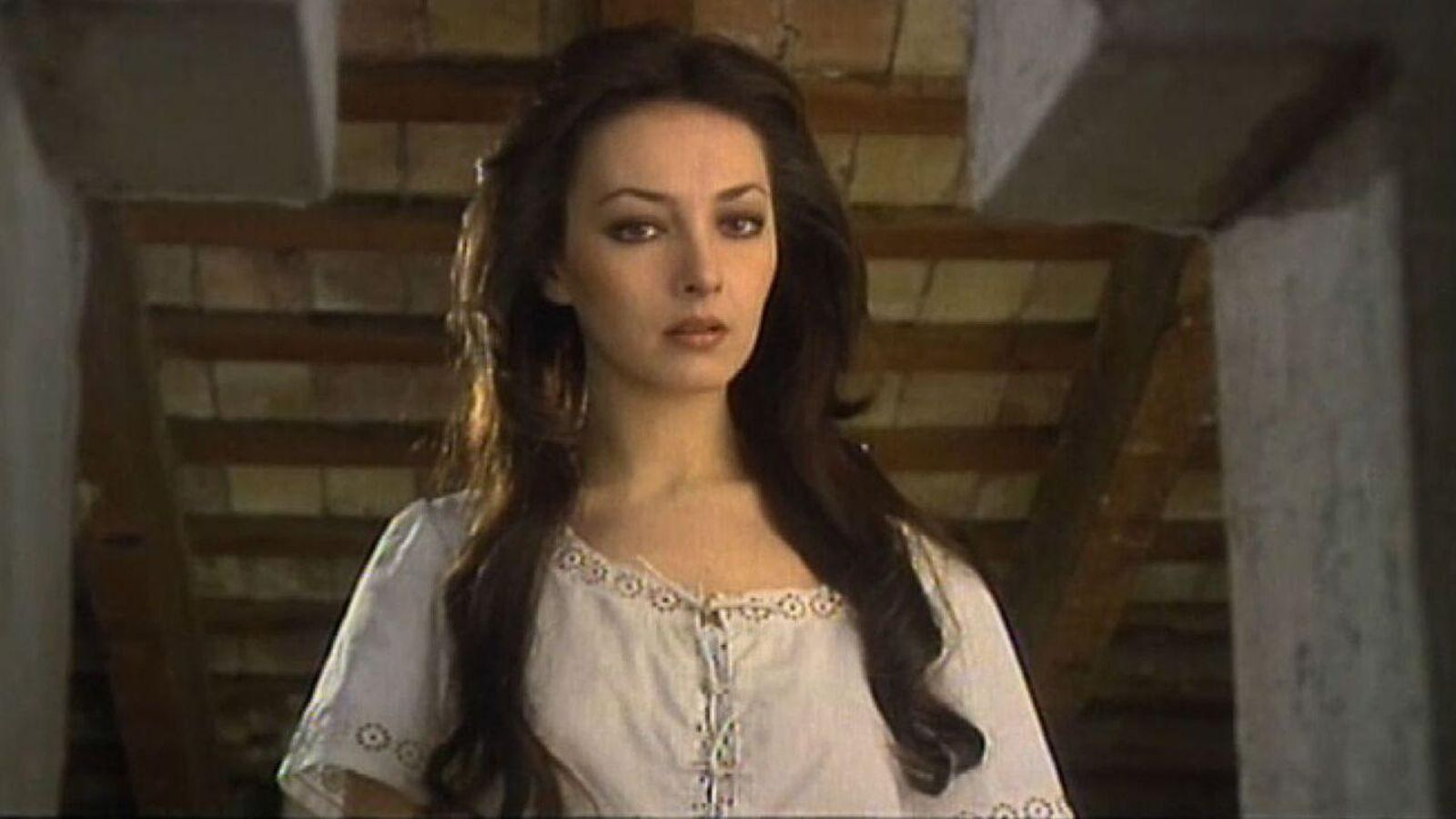 L'actriu Maria Rosaria Omaggio en una de les escenes de la pel·lícula 'El Virgo de Visanteta', inspirada en el sainet de Bernat i Baldoví