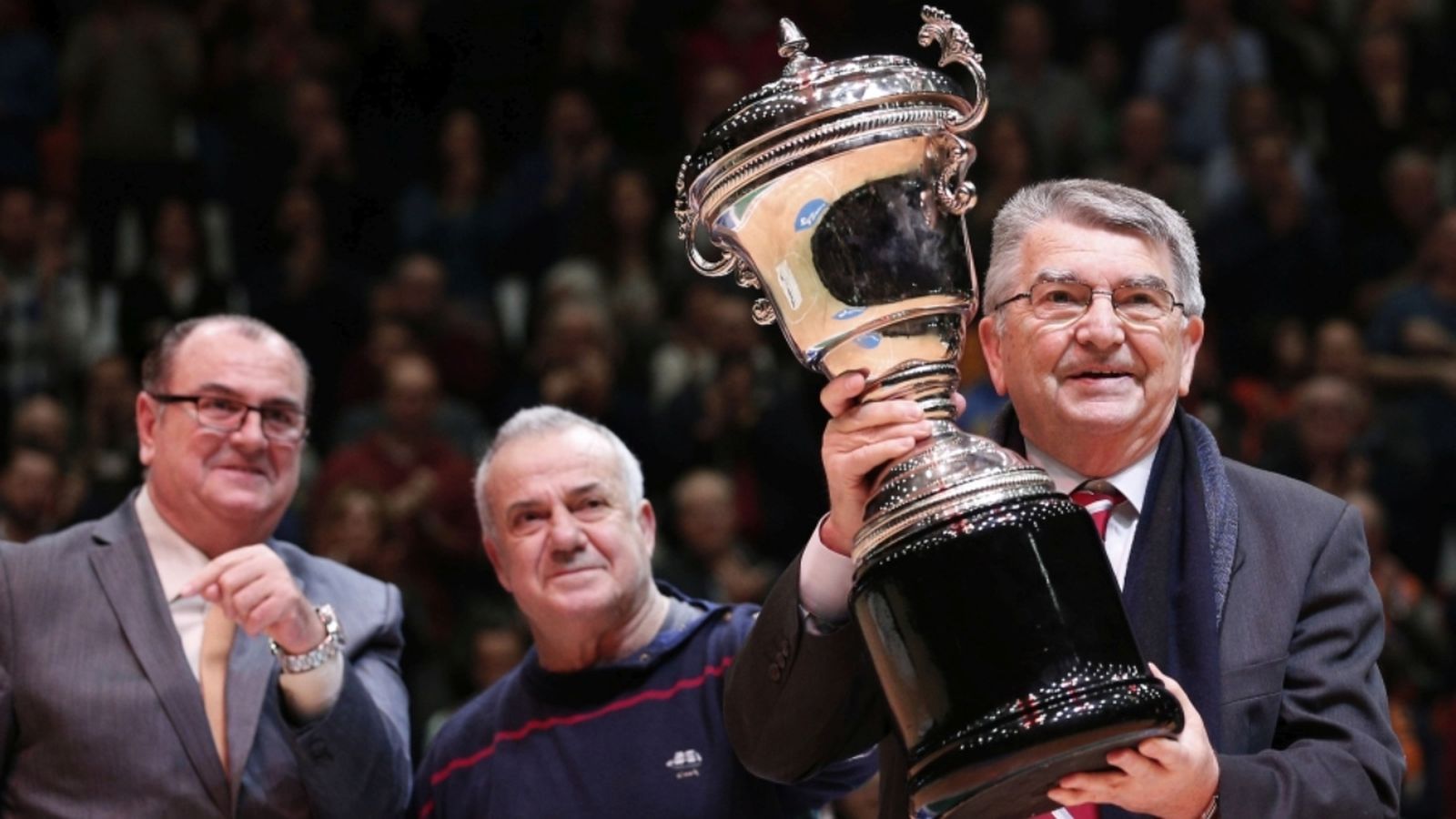 La Fonteta va retre un homenatge el 2016 a Miki Vukovik, tècnic del primer equip entre 1995 i 2000