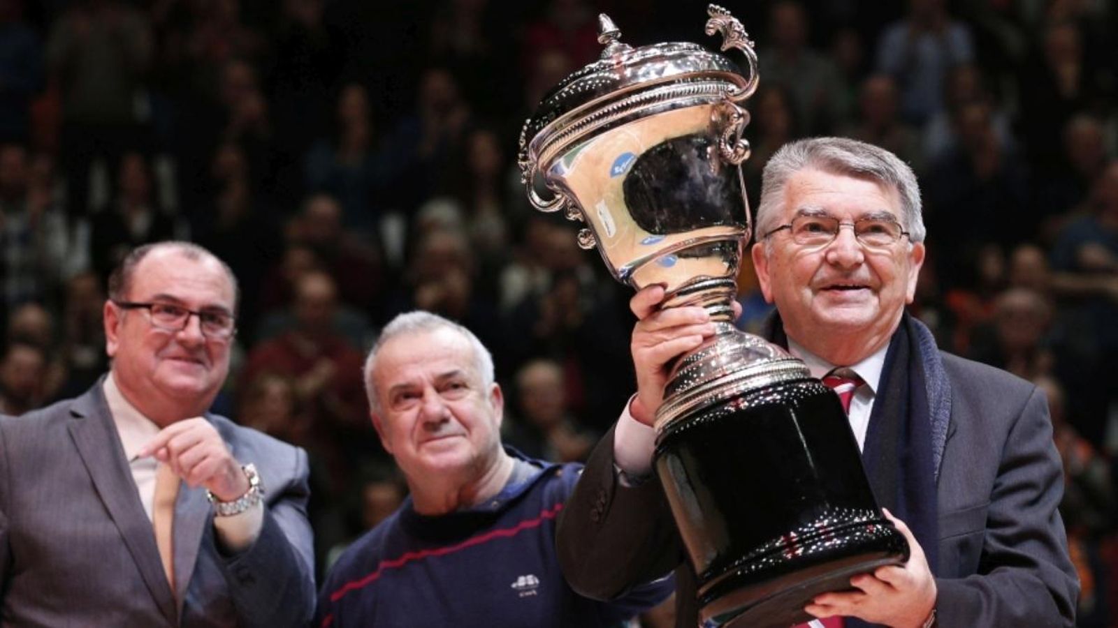 La Fonteta va retre un homenatge el 2016 a Miki Vukovik, tècnic del primer equip entre 1995 i 2000