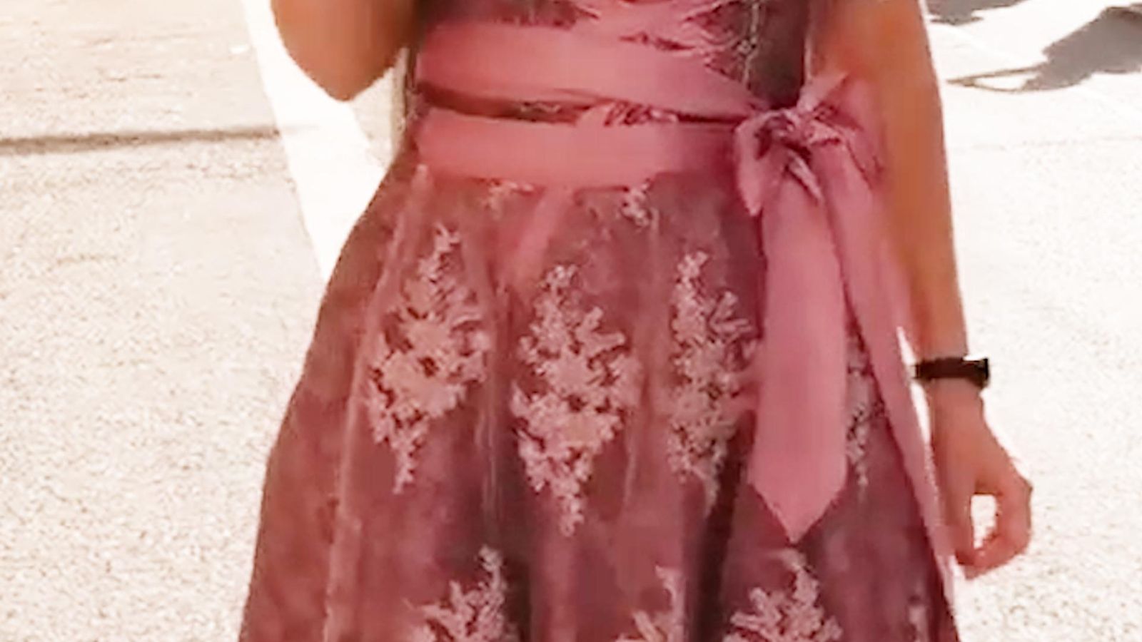 Si porten el llaç cap a l’esquerra, significa que són fadrines 