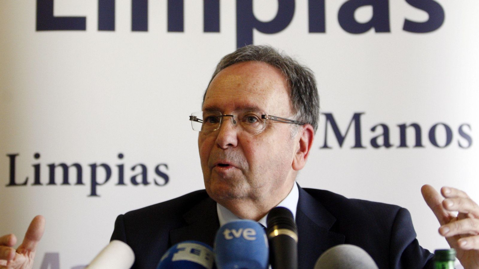El líder de Manos Limpias, Miguel Bernad, en una imatge d'arxiu El líder de Manos Limpias, Miguel Bernard, en una imatge d'arxiu