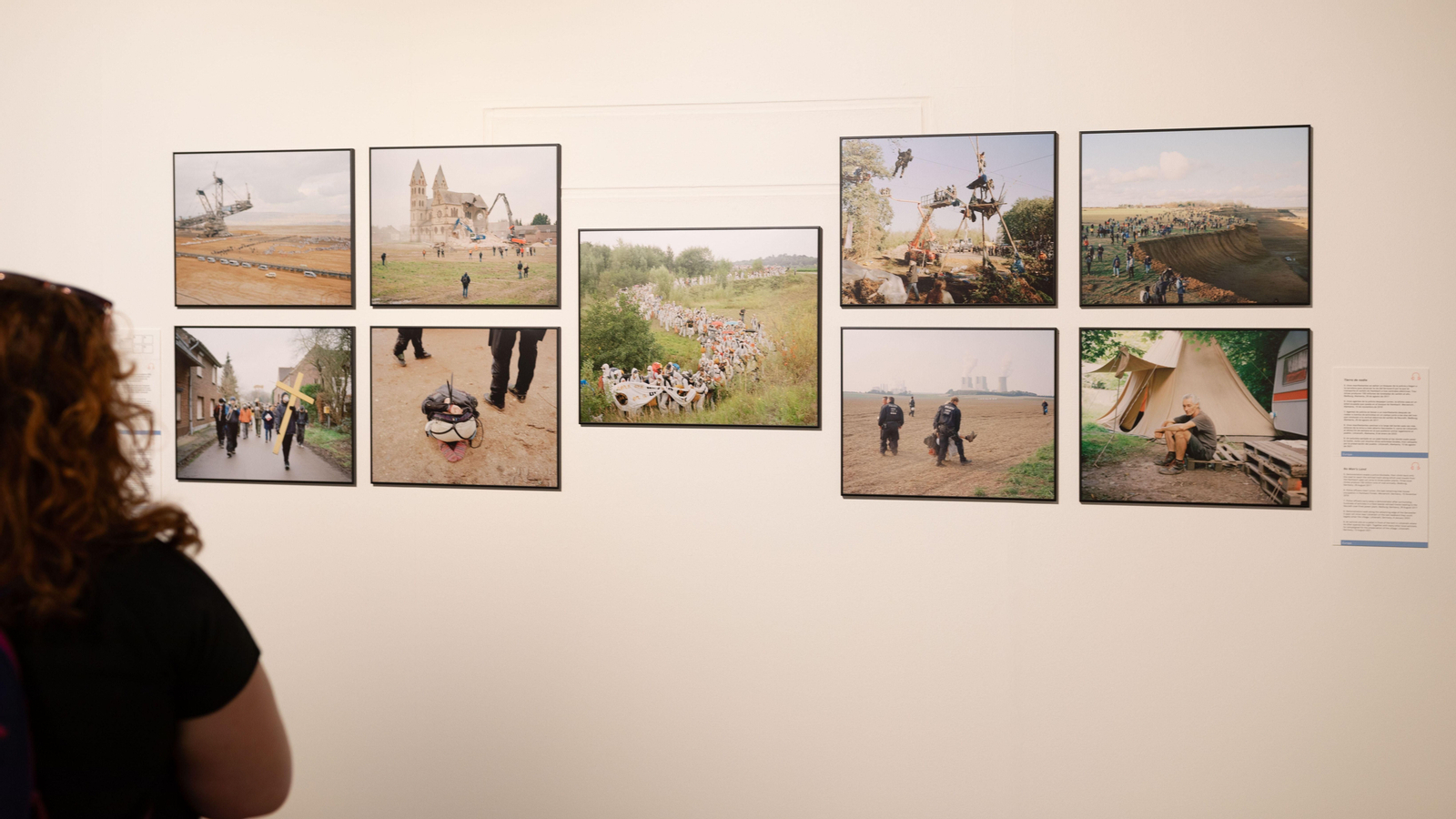 La mostra conté imatges de color i en blanc i negre captades pels fotoperiodistes