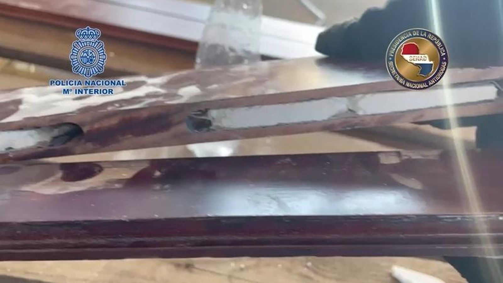 Cocaïna amagada entre llistons de fusta