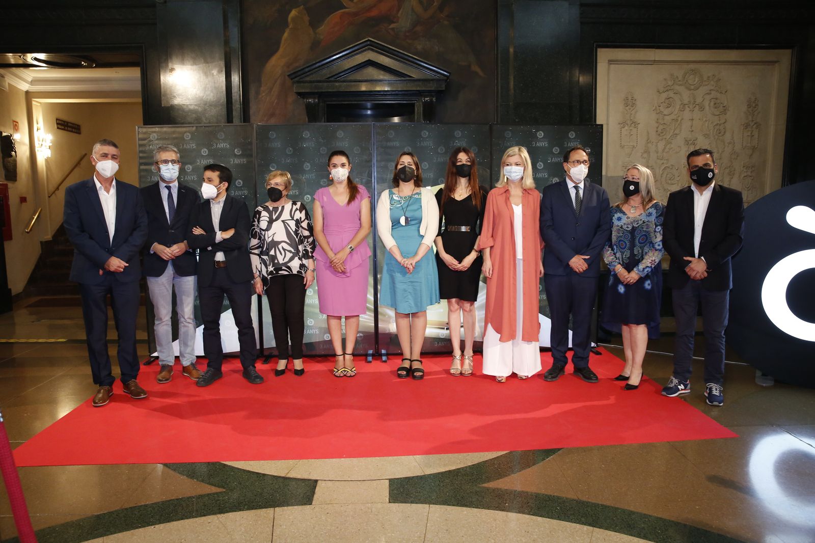 Els consellers valencians amb la presidenta de la CVMC i el director general d'À Punt