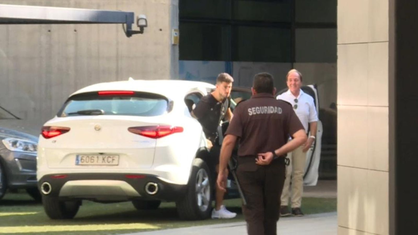 Cristiano Piccini entrant a la revisió mèdica