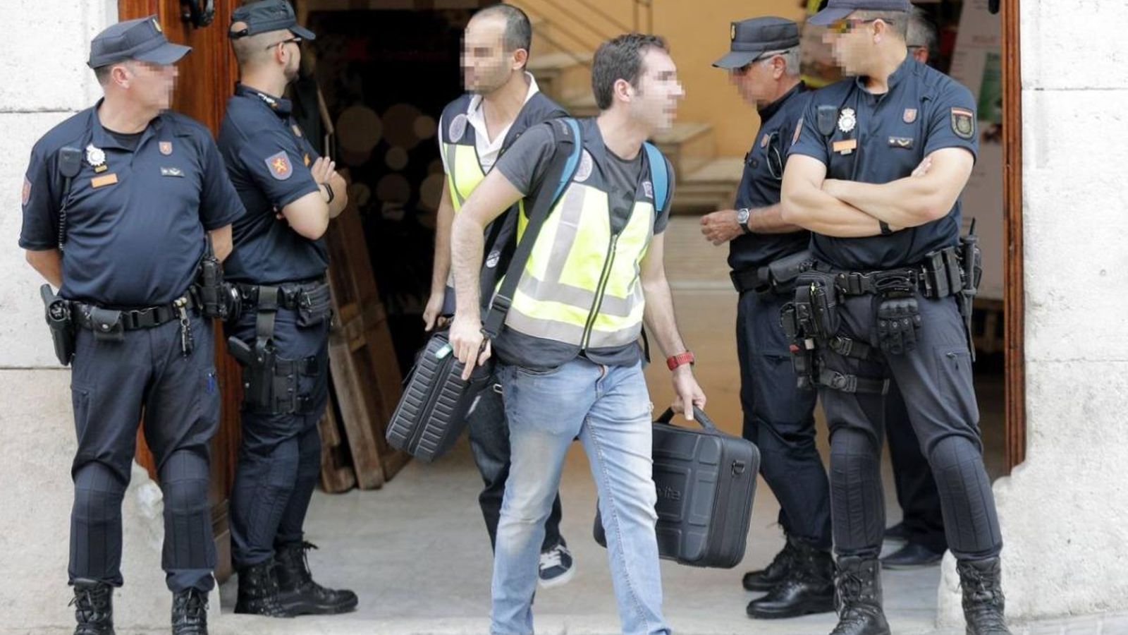 El jutge autoritza la policia a recaptar més informació en l'operació contra la corrupció dins del cas Alqueria El jutge autoritza la policia a recaptar més informació en l'operació contra la corrupció dins del cas Alqueria