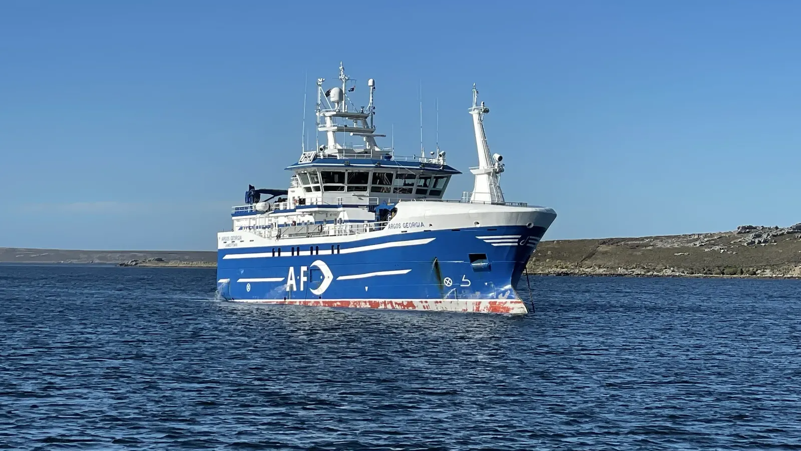 Vaixell pesquer Argos Geòrgia atracat davant la costa d'Stanley (Illes Maldives) en una imatge d'arxiu