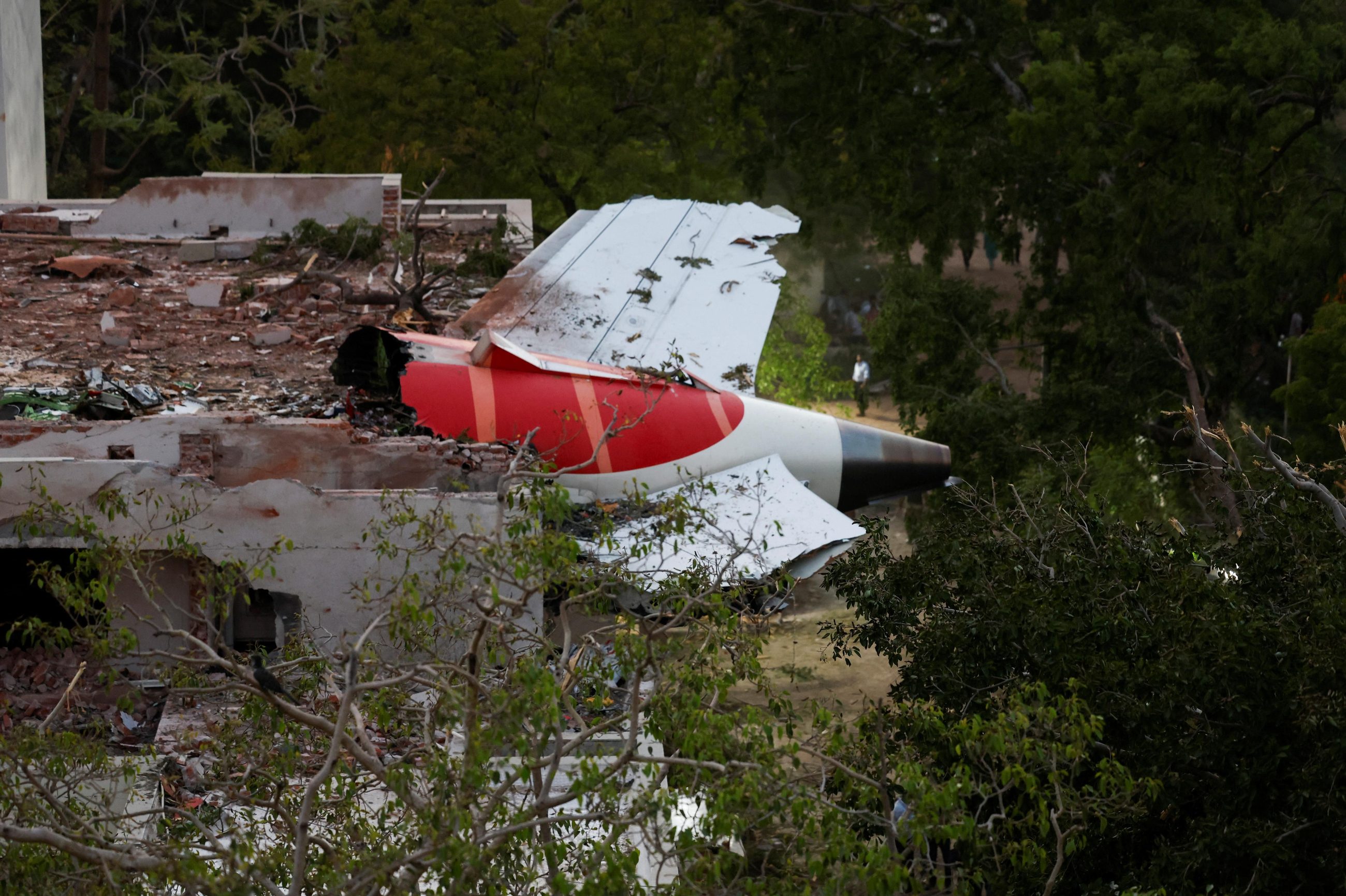 Restes de l'avió estavellat a l'Índia Restes de l'avió estavellat a l'Índia