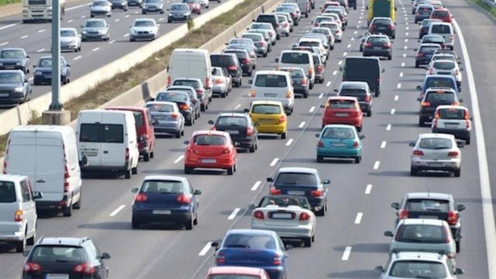 Més de dos milions de desplaçaments a les carreteres valencianes durant el pont de Tot Sants