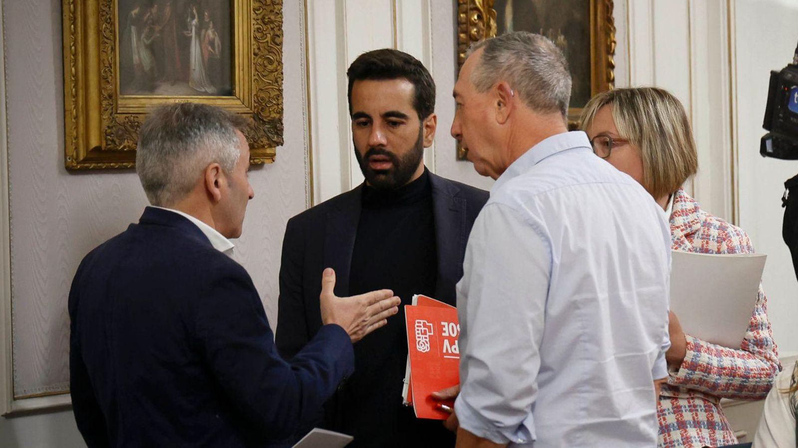 Barrachina, Muñoz i Baldoví, en la junta de síndics de les Corts (arxiu) Barrachina, Muñoz i Baldoví, aquest dimarts en la junta de síndics de les Corts