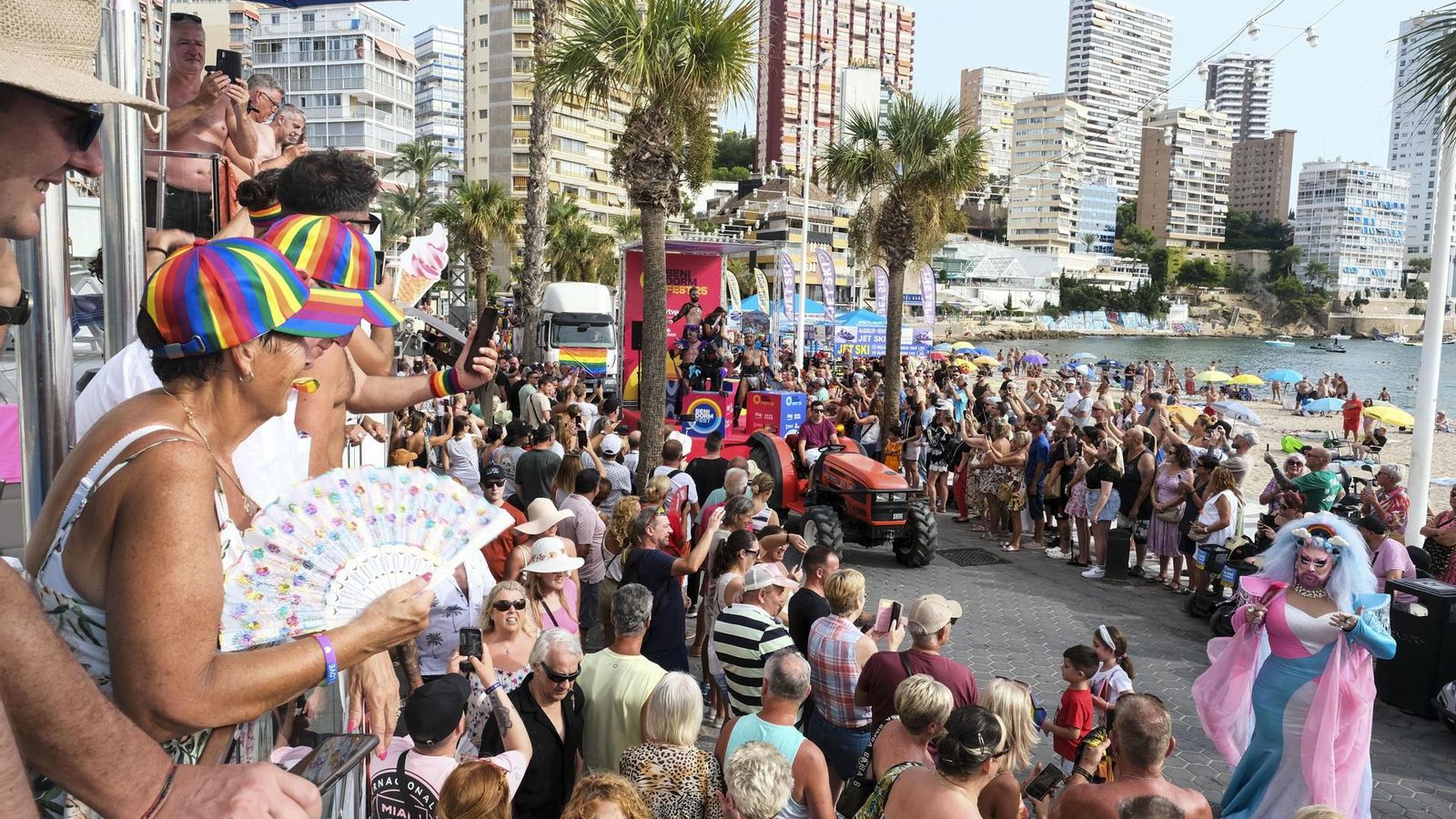 La Gran Desfilada del Benidorm Pride recorre este dissabte els carreres del municipi de la Marina Baixa