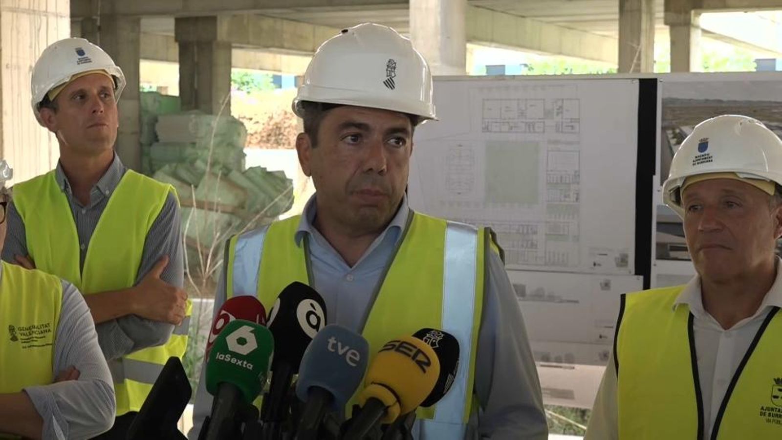 Mazón carrega contra el finançament singular per a Catalunya en la visita a les obres d'un IES a Borriana