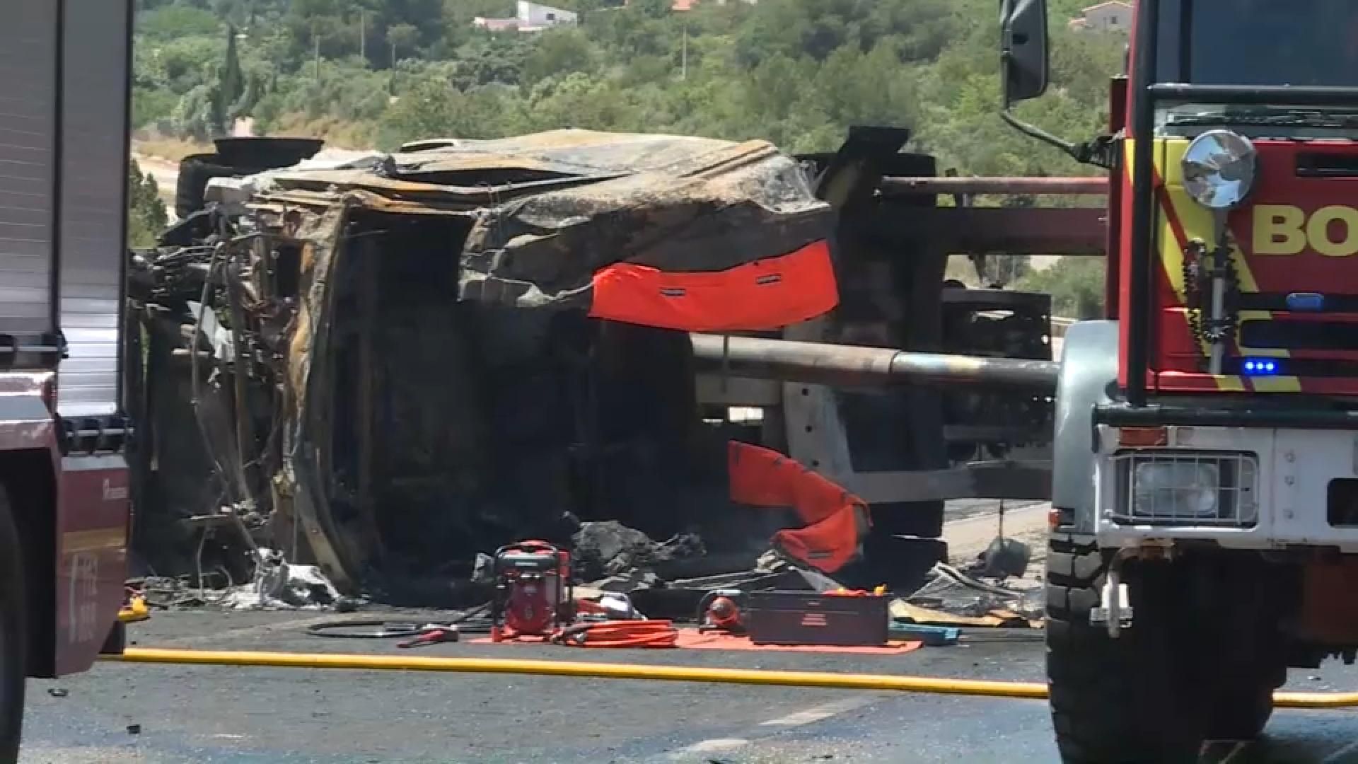 El camió incendiat El camió incendiat