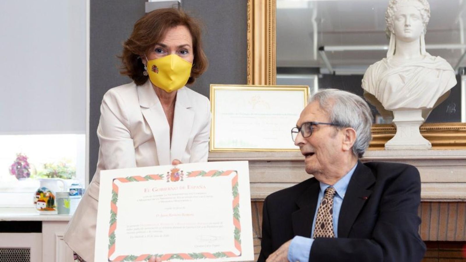 La vicepresidenta primera del govern espanyol, Carmen Calvo, junt amb Juan Romero