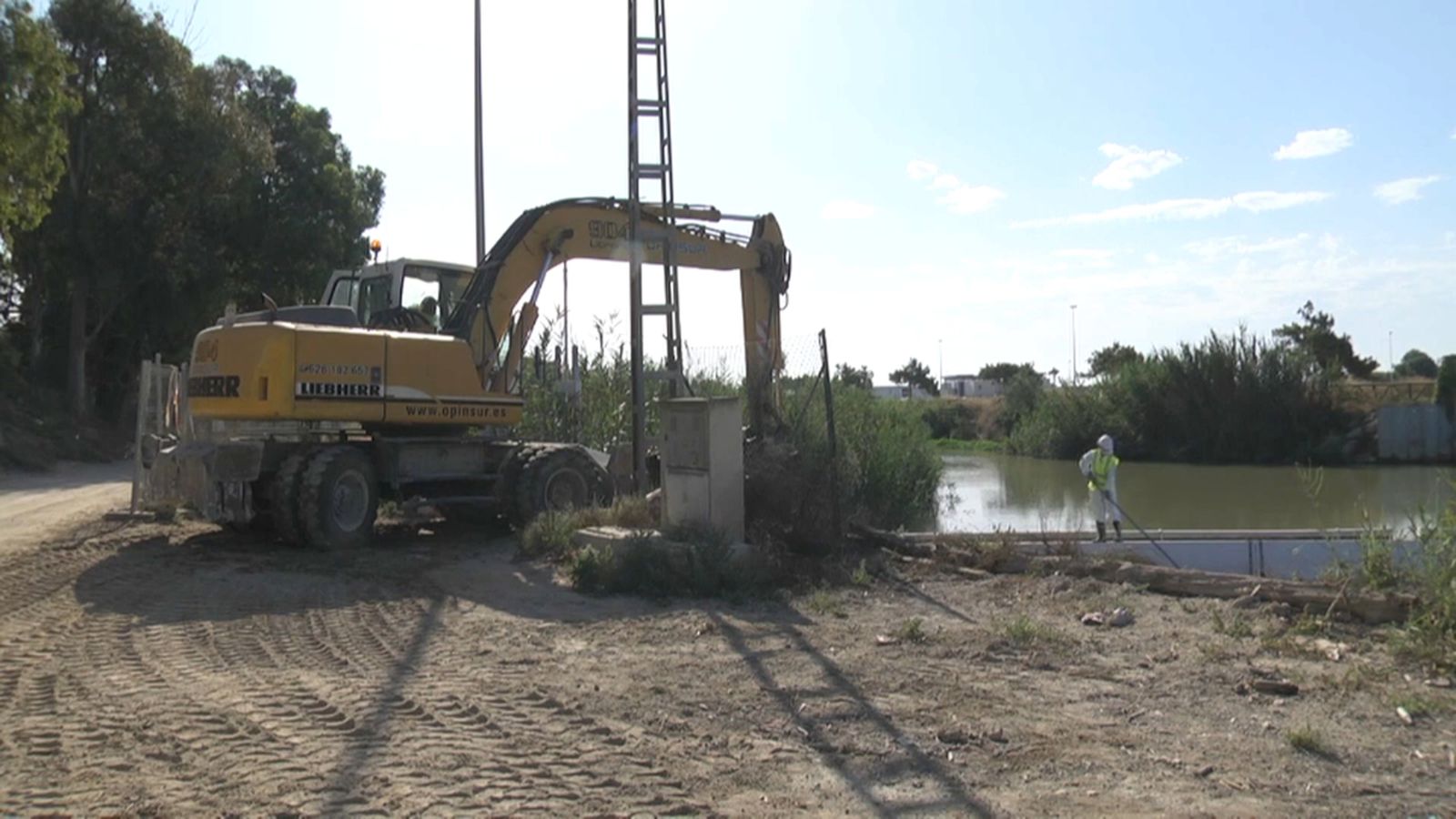 Treballs de neteja mecànica del riu Segura