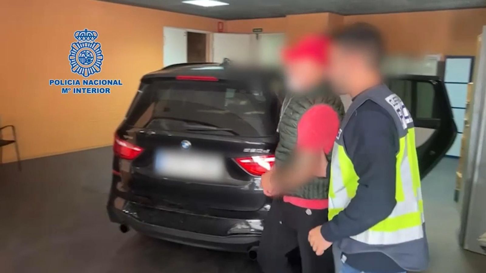 El fugitiu albanés, custodiat per agents de la Policia Nacional