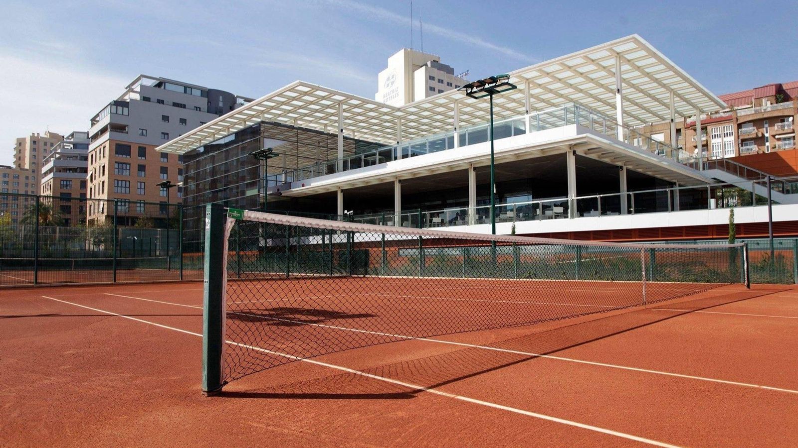 Una de les pistes de l'Sporting Club de Tenis València