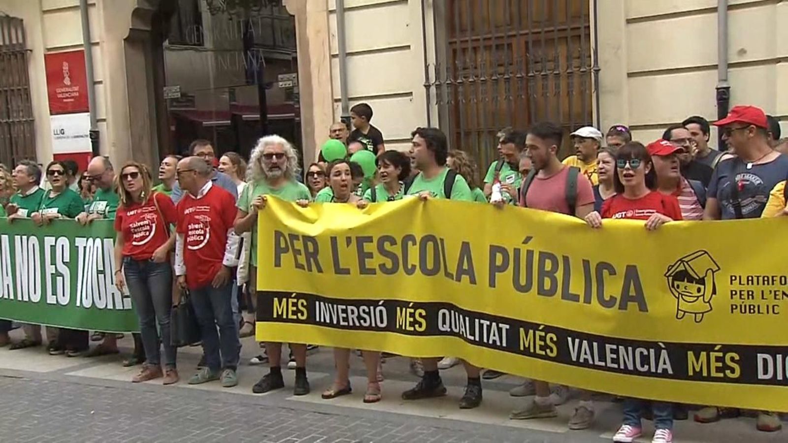 Manifestació de la comunitat educativa en defensa del valencià a Castelló de la Plana
