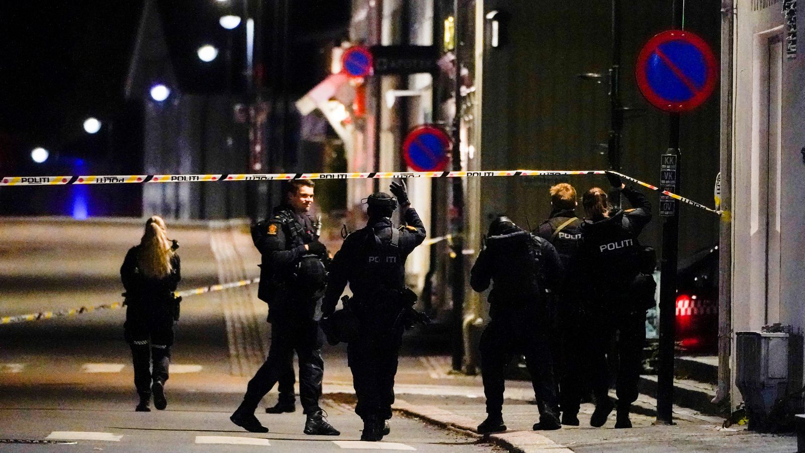 Oficials de policia de Kongsberg a l'escena del crim