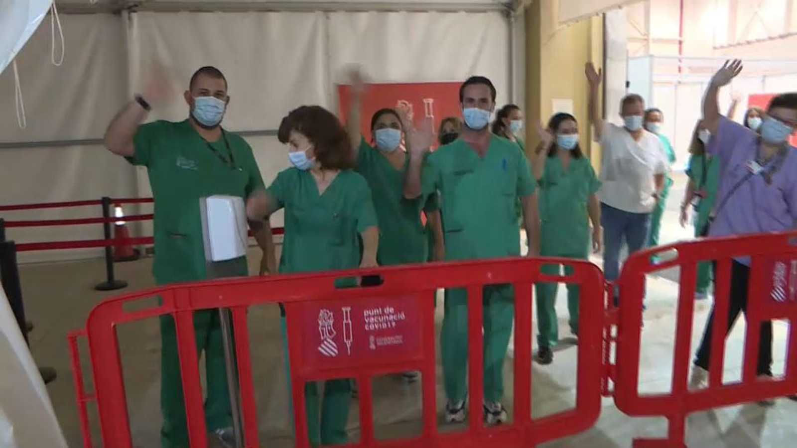 Moment del comiat als punts de vacunació massiva d'aquest dimarts