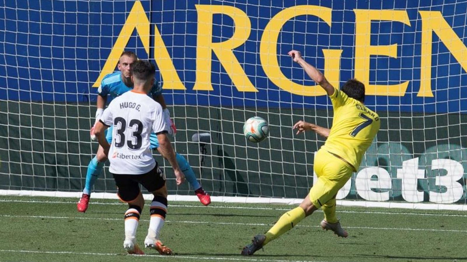 Gerard Moreno marca el 2-0 a l’estadi de la Ceràmica.