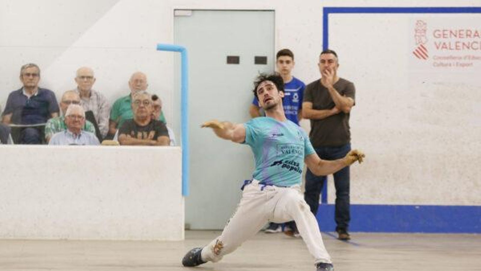 Marc Giner colpeja una pilota