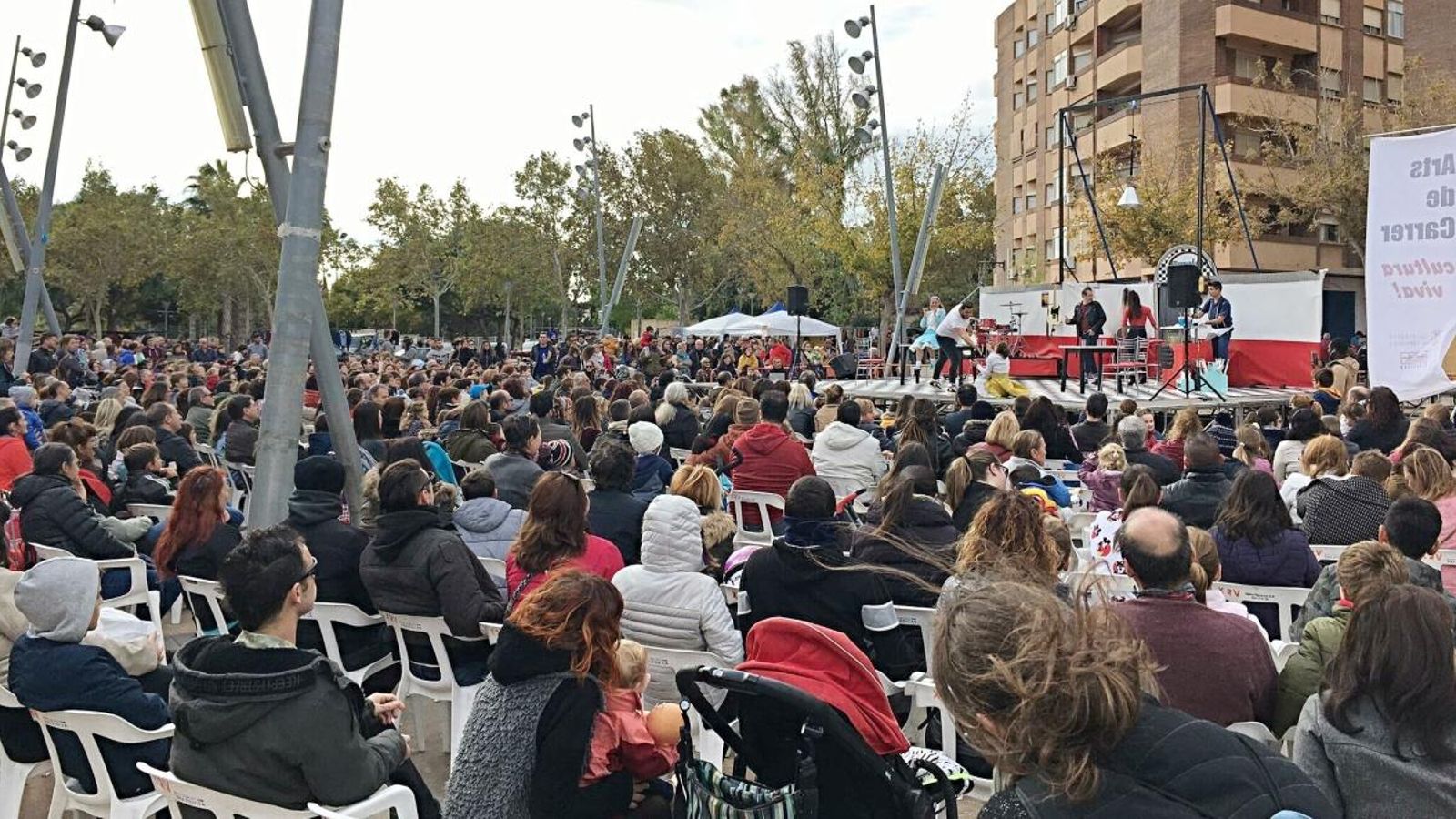 La programació d'enguany ha desplegat propostes de teatre conjugades amb circ, poesia, dansa, música i humor