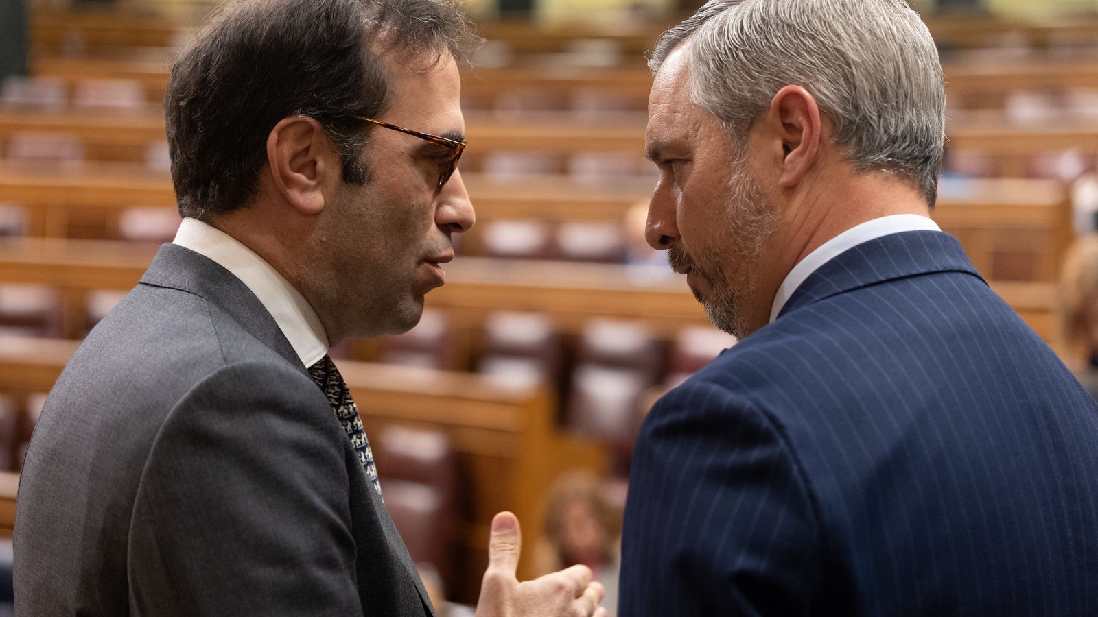 El ministre d'Economia, Carlos Cuerpo i el vicesecretari d'Economia del PP, Juan Bravo en una imatge d'arxiu