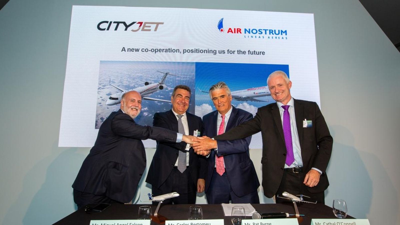 Els primers executius de les dues aerolínies han signat un acord aquest dimarts