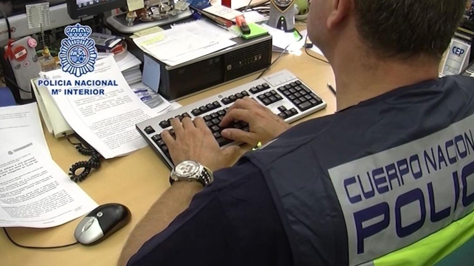 Detenen vint persones per intercanviar pornografia infantil en Internet