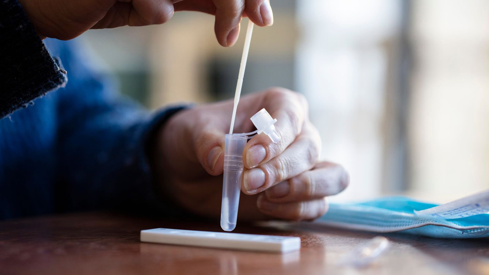 Test d'antígens realitzat a casa