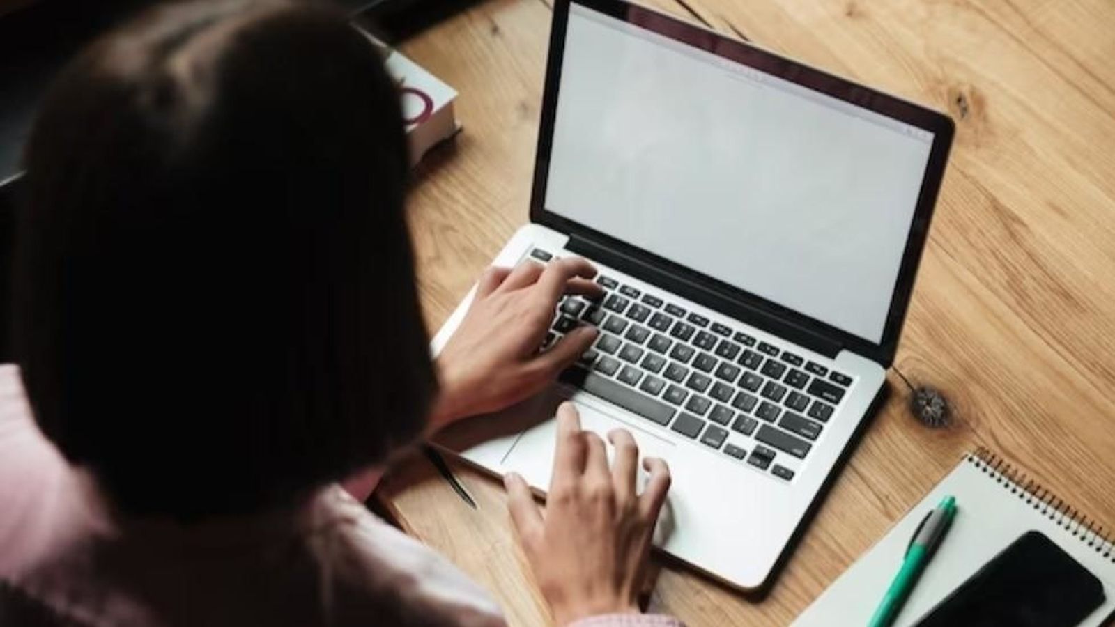 El decret llei impulsat pel Consell vol simplificar els tràmits que ha de fer la ciutadania amb l'administració autonòmica