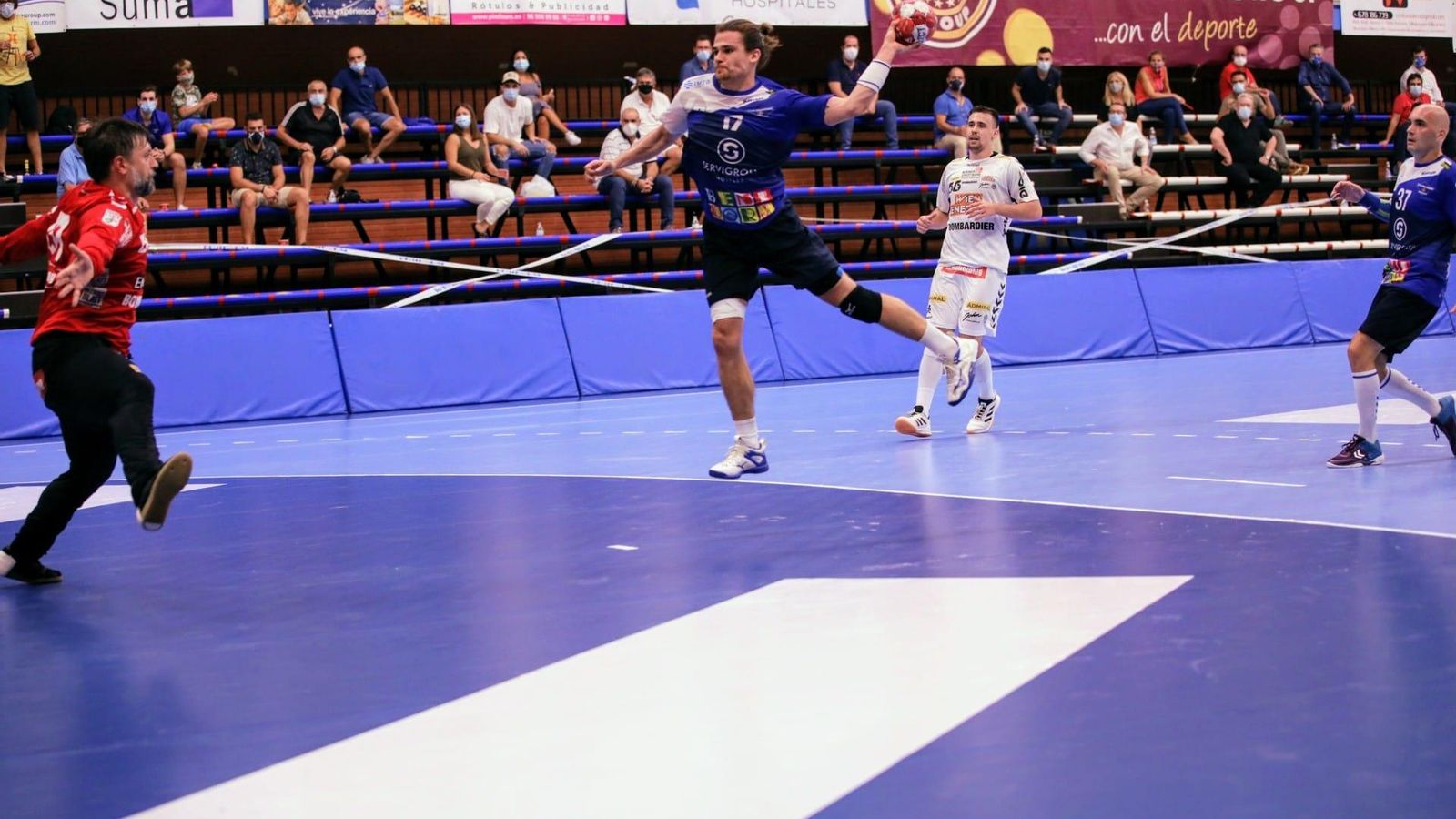 Imatge del partit de l'Handbol Benidorm contra el Fivers de Viena el passat 22 de setembre