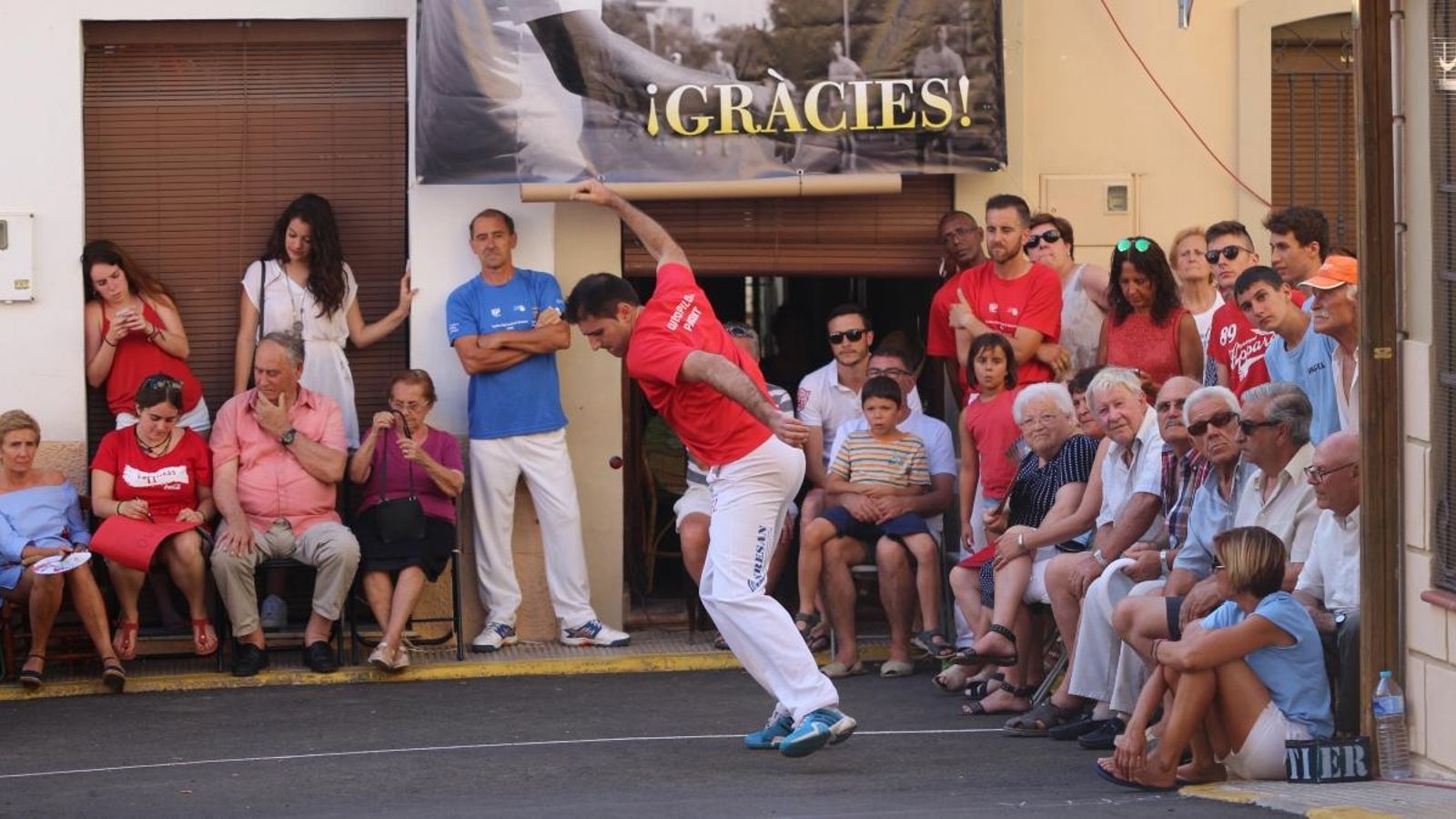 Les llargues és una de les modalitats del joc internacional
