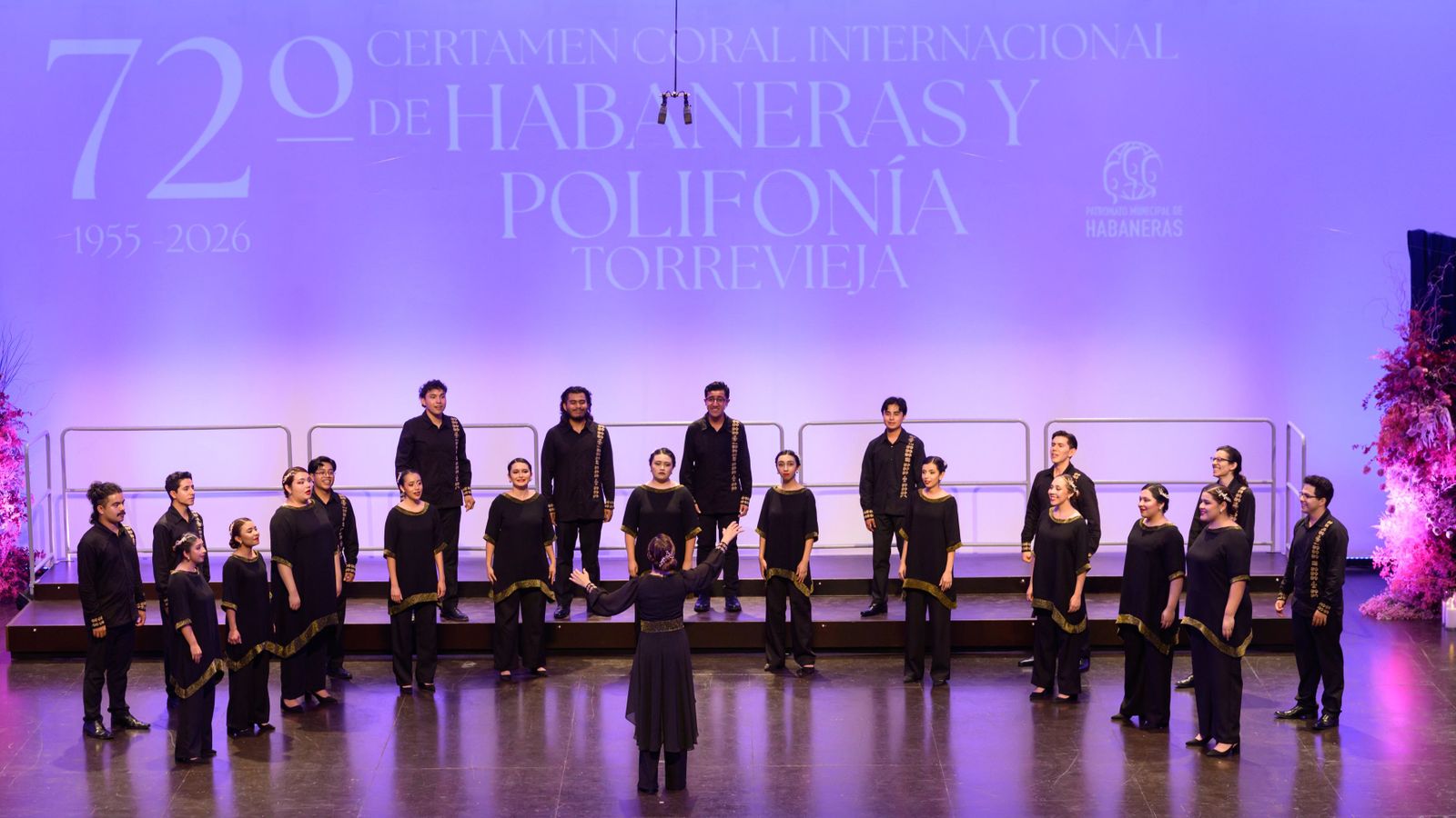 El cor mexicà sobre l'escenari a Torrevieja