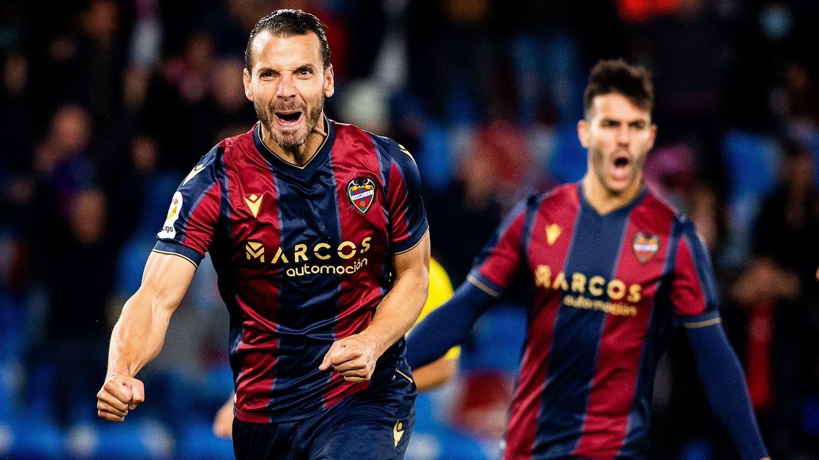 Roberto Soldado en un partit del Llevant