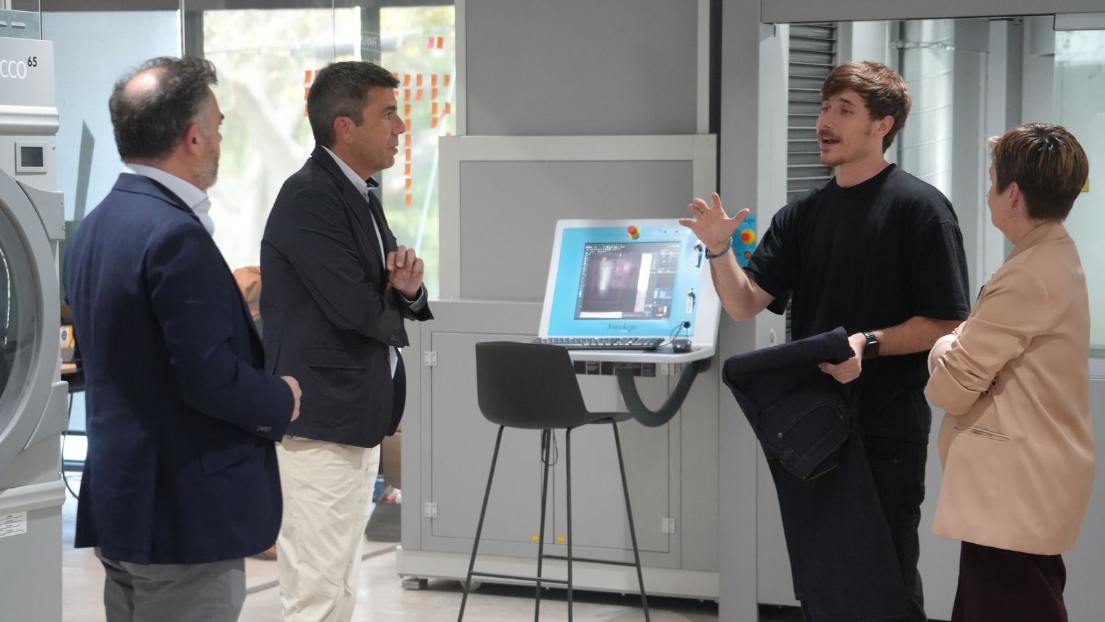 El president de la Generalitat, Carlos Mazón, visita el Hub de la companyia valenciana Jeanologia a Miami
