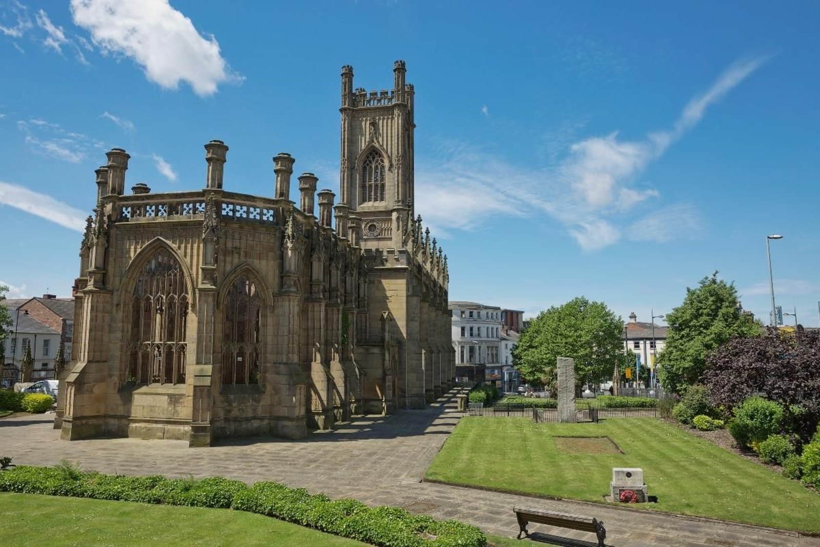 Aquesta catedral gòtica del segle XX és l'edifici religiós més gran del Regne Unit