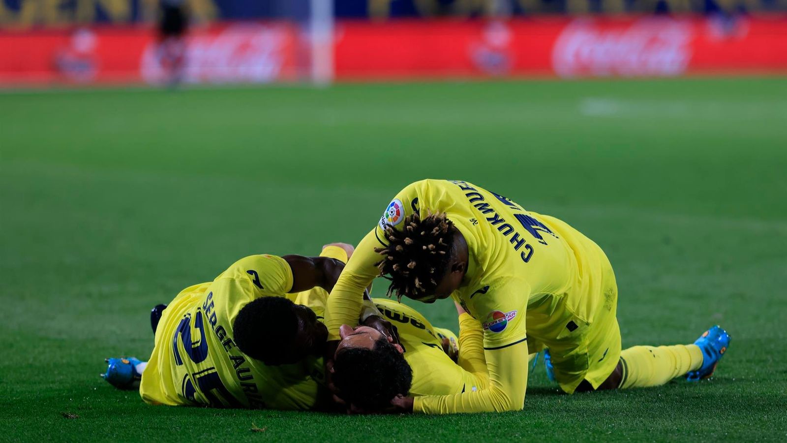 Parejo, Aurier i Samu celebren el gol