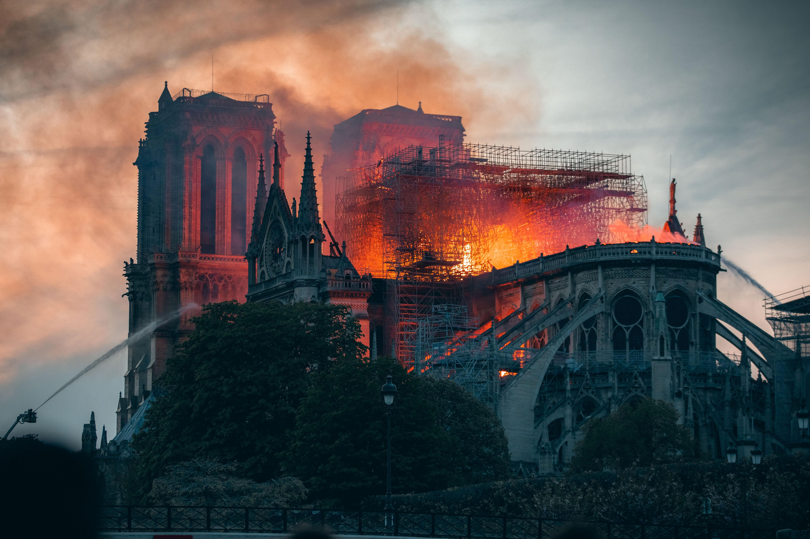 Un gran incendi va arrasar una part considerable de l'edifici el 15 d'abril de 2019