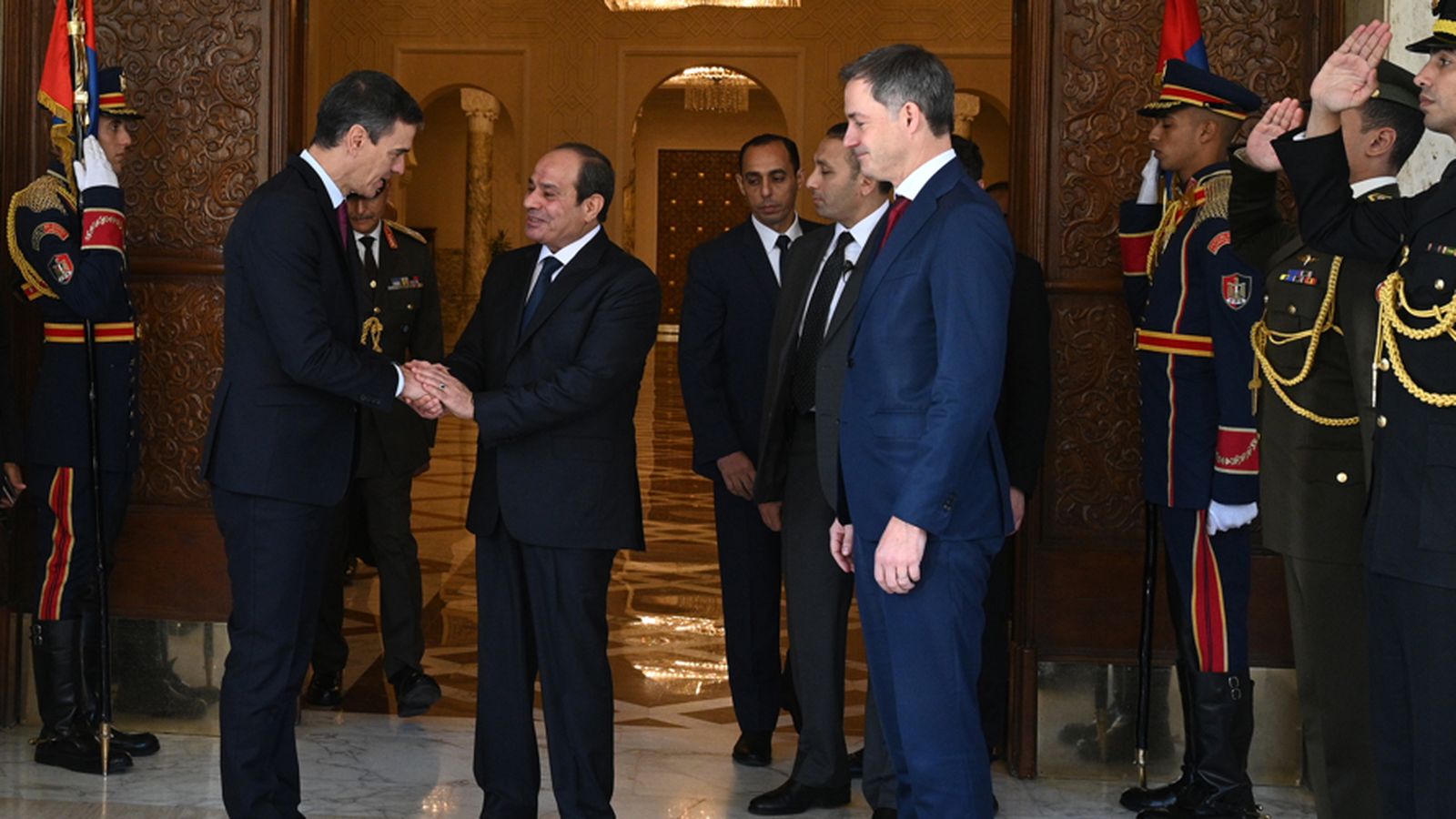 El president del Govern, Pedro Sánchez, es reuneix amb el president egipci al Caire